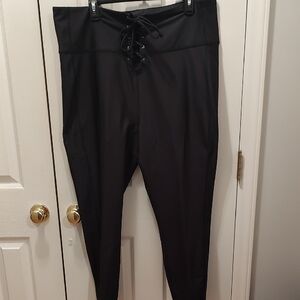 Women's Wavvy Elegant Black Lace-Up Leggings